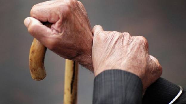 В Воронеже у продававшего гараж 85-летнего дедушки украли с карты 270 тыс рублей – Новости Воронежа и Воронежской области – Вести Воронеж - vestivrn.ru - Россия - Воронеж - Воронежская обл. - район Центральный