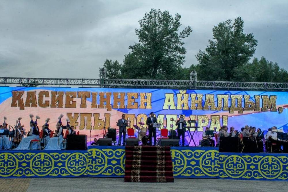 Нурсултан Назарбаев - Национальный День домбры отметили в ВКО - nur.kz - Казахстан - респ. Алтай - Усть-Каменогорск