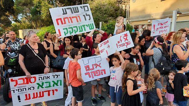 Мотя Кимхи - Тысячи родителей по всему Израилю протестуют против насилия над детьми - vesty.co.il - Израиль - Тель-Авив - Иерусалим