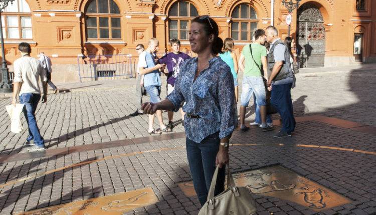 Михаил Булгаков - Екатерина Макарова - «Нулевой километр», бронзовые собаки и другие волшебные символы Москвы - newtvnews.ru - Москва
