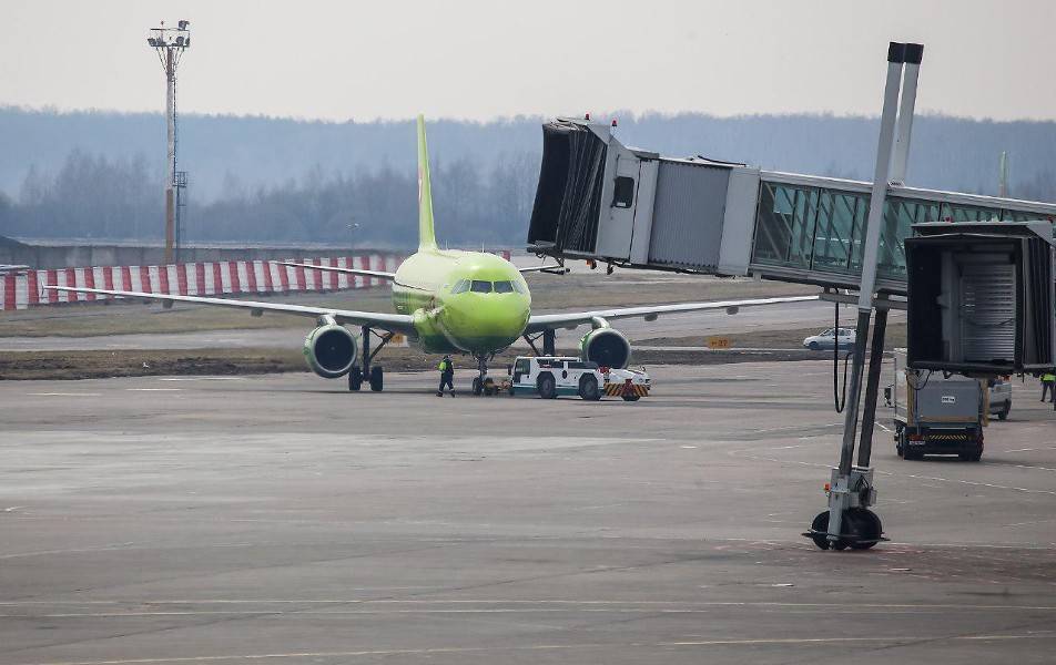 Самолет совершил в Братске вынужденную посадку из-за смерти пассажирки - m24.ru - Австралия - Новосибирск - Якутск - Братск