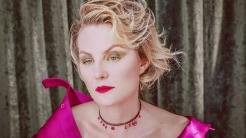Рената Литвинова - Светлана Ходченкова - В Instagram обсуждают фантазийное платье Ренаты Литвиновой — фото - 5-tv.ru