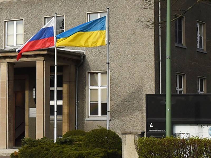 Владимир Зеленский - Андрей Малахов - Анна Гопко - Мария Ситтель - Василий Голованов - Кремль оценил инициативу проведения телемоста между РФ и Украиной - news.ru - Москва - Россия - Украина - Киев