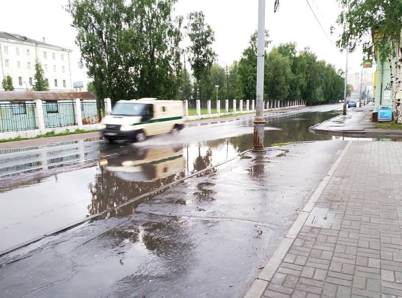 В Архангельске по проспекту Никольский в дождь не пройти - newsnord.ru - Архангельск - Архангельская обл.