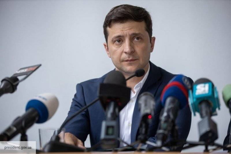 Владимир Зеленский - Владимир Путин - Зеленский - Франц Клинцевич - Юрий Луценко - Генпрокурору Украины предложили обвинить Зеленского в госизмене - politros.com - Москва - Россия - США - Украина - Киев - Англия - Германия - Франция - Минск