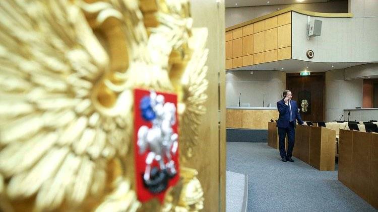 Правительство внесло в ГД пакет законопроектов о введении электронных трудовых - polit.info - Россия