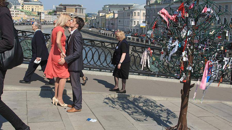 Сергей Собянин - Власти Москвы назвали самые романтичные места города - iz.ru - Москва - Россия - Италия