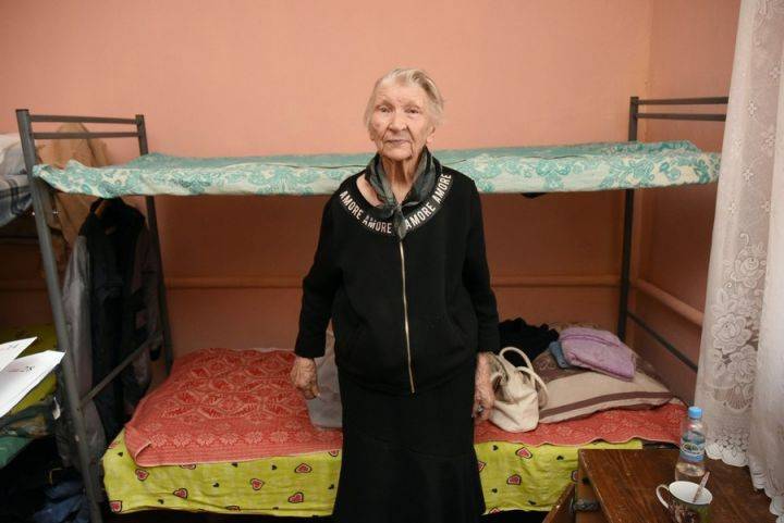Александр Зинченко - Внучка жившей в подъезде старушки: «Бабушку сгубила любовь к непутёвому сыну» - Новости Воронежа - moe-online.ru - Воронеж - Париж