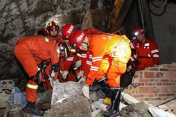 Двух рабочих завалило при сносе спортивного центра в Китае - trud.ru - Москва - Китай - провинция Гуандун - Шэньчжэнь