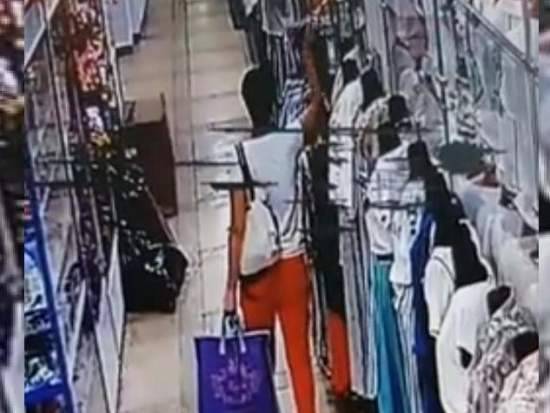 Под Саратовом чиновница украла брюки из магазина, не заметив камеру - dayonline.ru - Саратовская обл. - Вольск
