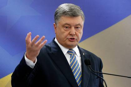 Петр Порошенко - Юлия Тимошенко - Порошенко призвал дать решительный отпор телемостам с Россией - lenta.ru - Россия - Украина