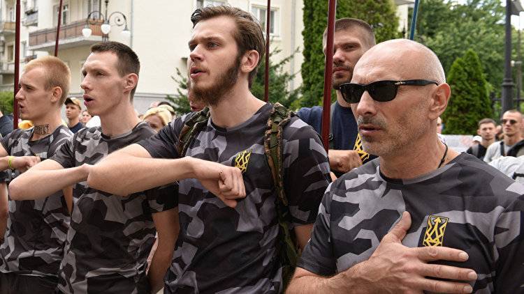 Владимир Зеленский - Петр Порошенко - Виктор Медведчук - Евгений Мураев - Тарас Козак - "Надо поговорить": в Киеве националисты устроили акцию у офиса Зеленского - crimea.ria.ru - Россия - Украина - Киев - Крым