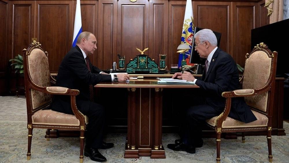 Владимир Путин - Владимир Васильев - Глава Дагестана рассказал Путину, как власти республики сэкономили 7 млрд рублей - riafan.ru - Москва - Россия - респ. Дагестан