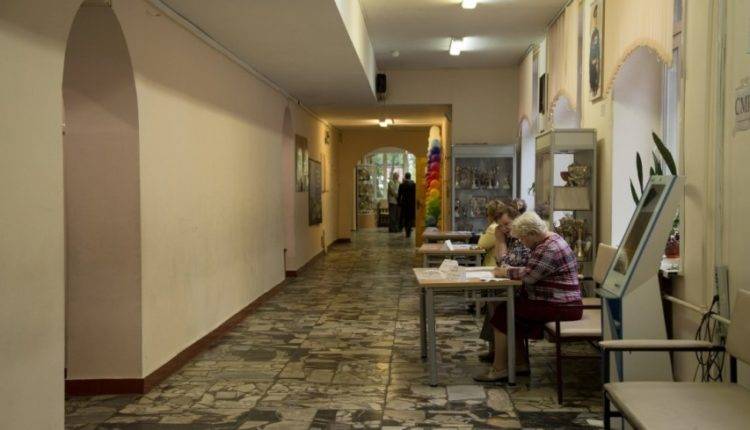 В Омске учительница получила выговор из-за фильма ужасов - newtvnews.ru - Омск