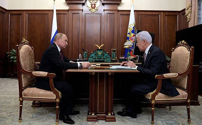 Владимир Путин - Владимир Васильев - Рабочая встреча с&nbsp;главой Республики Дагестан Владимиром Васильевым - kremlin.ru - респ. Дагестан