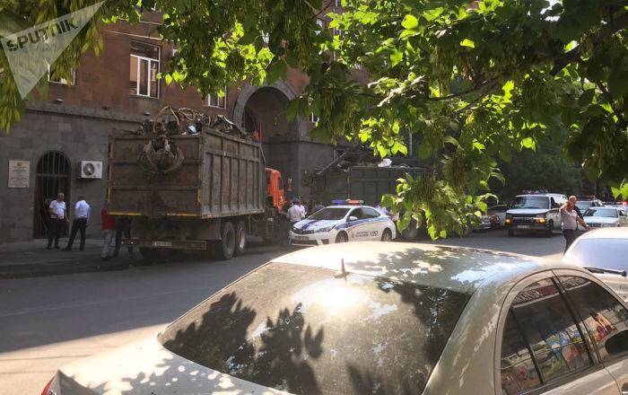 Против лома есть прием другого лома: два грузовика с железом заблокировали вход в КГД - ru.armeniasputnik.am - Армения - Ереван