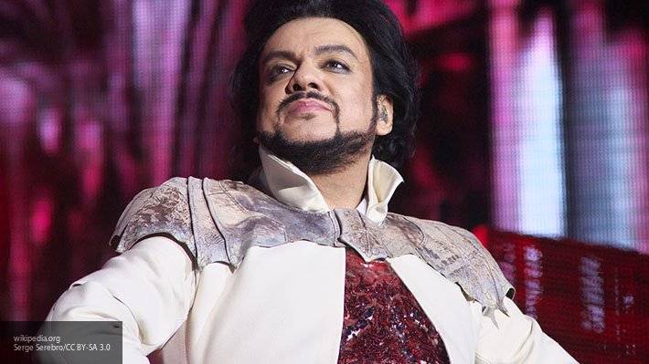 Филипп Киркоров - Александр Серов - Дорогую рубашку Киркорова чуть не съела лошадь - politexpert.net - Россия