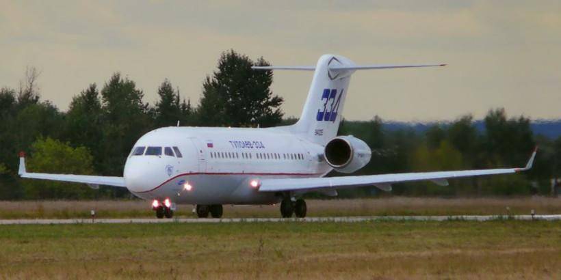 Денис Мантуров - Минпромторг назвал причины отказа от разработки самолета Ту-334 в пользу SuperJet - ruposters.ru - Россия