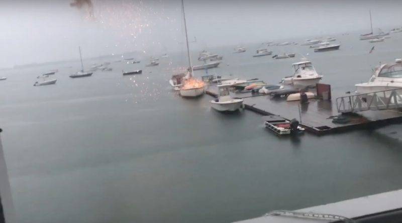 Во время шторма в Бостоне на видео попал шокирующий момент, когда молния бьет прямо в яхту - usa.one - Бостон - шт.Нью-Джерси - Columbia - шт. Массачусетс