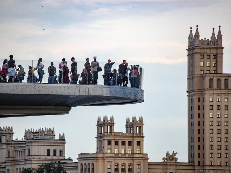 Мужчина попал в больницу после прыжка с Парящего моста в «Зарядье» - news.ru - Москва