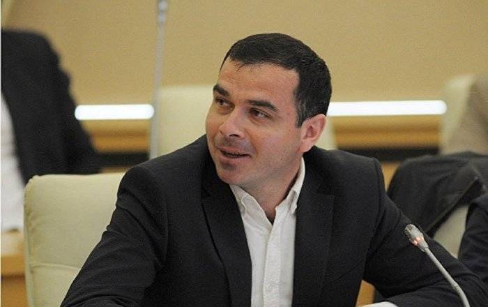 Владимир Путин - Сергей Неверов - Вячеслав Володин - Геннадий Онищенко - Георгий Габуния - Атаев о возможном запрете на ввоз грузинского вина : Россия должна принять адекватные меры - ru.armeniasputnik.am - Россия - Грузия