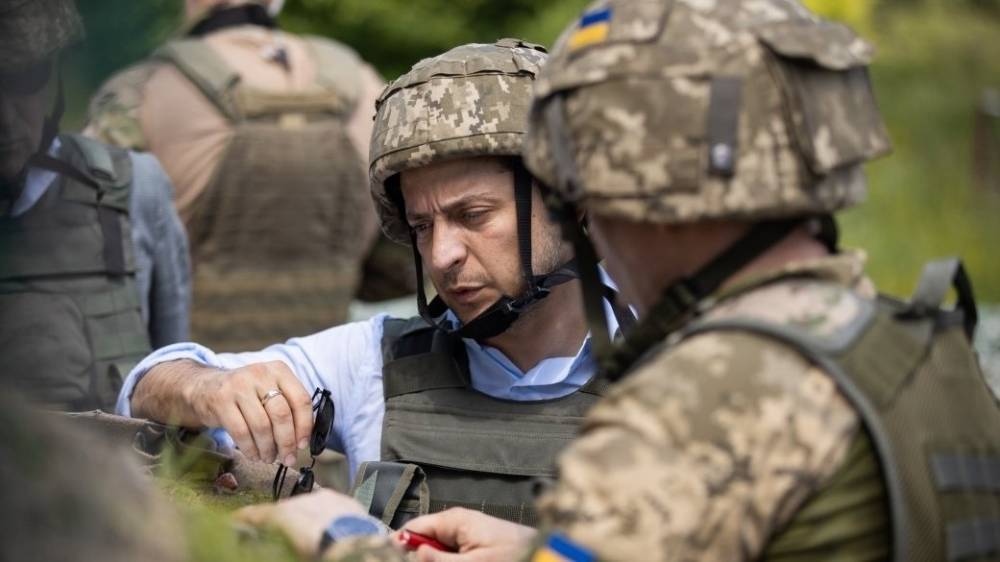 Владимир Зеленский - Зеленский рассказал, каким оружием хочет решить конфликт в Донбассе - riafan.ru - Украина - Киев - Донецк - Минск - Луганск