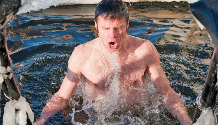 Ныряние в ледяную прорубь помогает справиться с тревожностью - newtvnews.ru - Москва - Тюмень