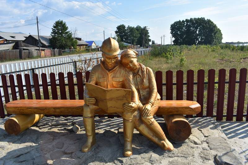 В Северо-Байкальском  районе состоялось открытие скульптурной  композиции «Семья на БАМе» - infpol.ru - Нижнеангарск