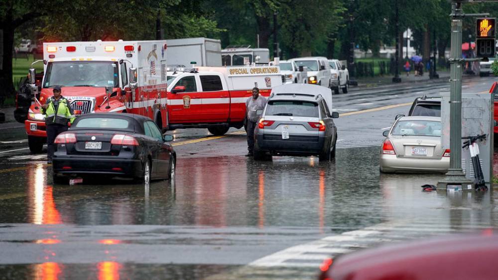 Рональд Рейган - Проливным дождем, обрушившимся на Вашингтон, едва не затопило Белый дом - фото - tsargrad.tv - США - Вашингтон - шт. Мэриленд - state Virginia - state Arizona