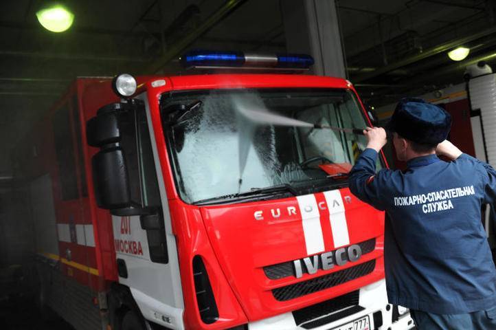 Два человека пострадали при пожаре на юго-западе столицы - vm.ru - Москва - Россия