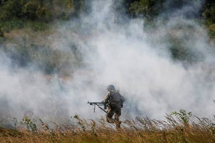 Украинский военный расстрелял подчиненную в Донбассе - lenta.ru - Украина - ЛНР