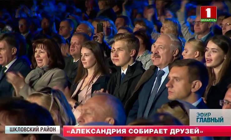 Николай Лукашенко - Что за девушка рядом с Колей Лукашенко на празднике - gomel.today - Белоруссия - Светлогорск - Гомель - г. Александрия