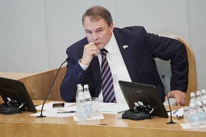 Владимир Путин - Георгий Габуния - Петр Толстой - Депутат Госдумы назвал Украину и Грузию злобными инвалидами - lenta.ru - Россия - Украина - Грузия