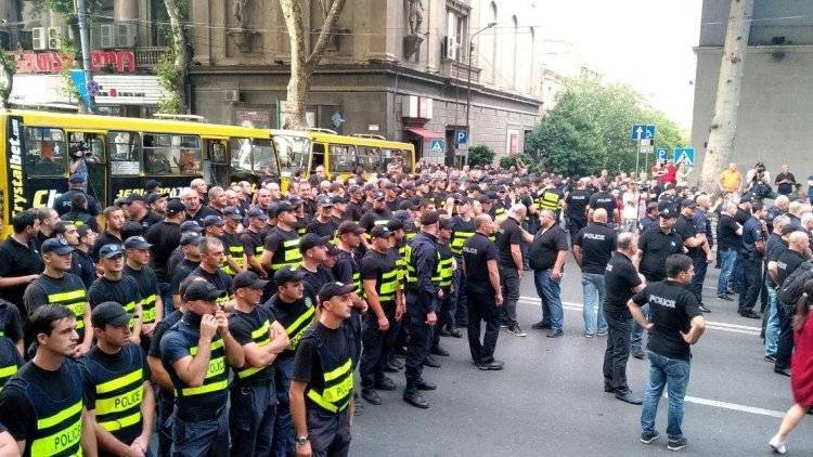 Георгий Гахария - Участники двух митингов в Грузии не могут поделить место у парламента - polit.info - Грузия - Тбилиси