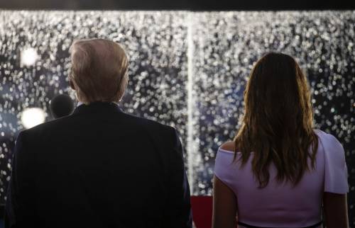Дональд Трамп - Меланья Трамп - Смелая бесстыдница Меланья Трамп взбудоражила гостей военного парада, и вот почему - lentanovosti.ru - США - Кения