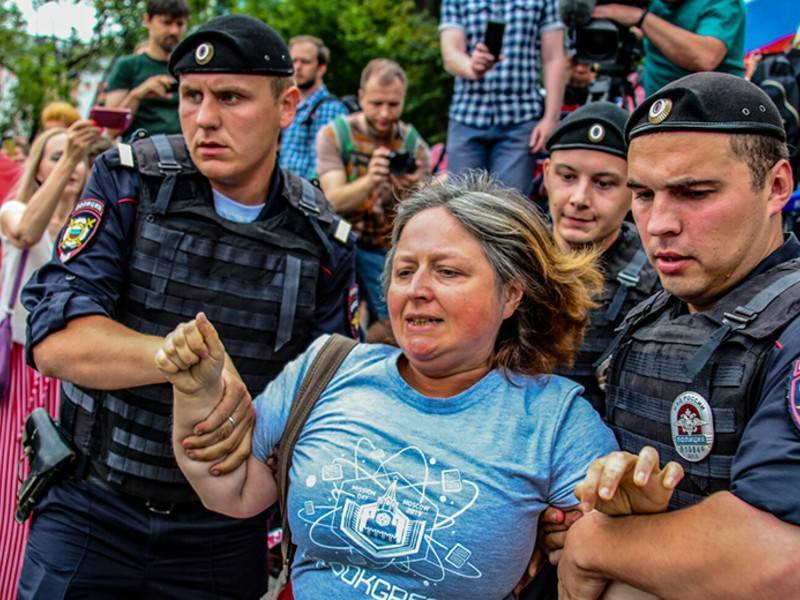 Иван Голунов - Песков - Песков уверен в возвращении доверия россиян к правоохранительным органам - news.ru - Россия