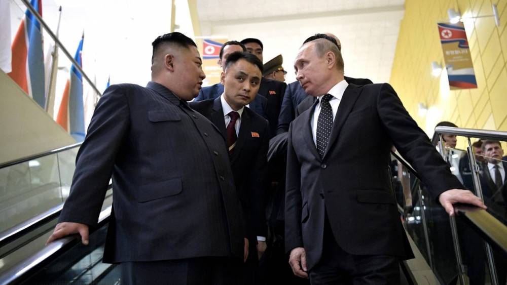 Владимир Путин - Ким Ченын - Марки в честь встречи Путина и Ким Чен Ына выпустили в Пхеньяне - riafan.ru - Москва - Россия - КНДР - Приморье край - Пхеньян - Владивосток