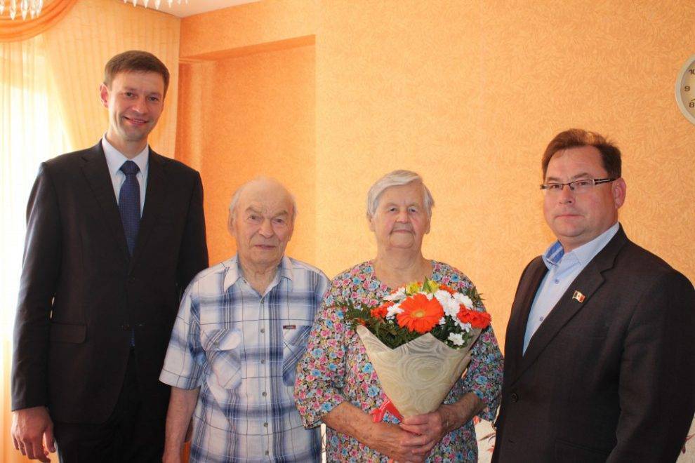 Сергей Коновалов - Три глазовские семейные пары получили медаль «За любовь и верность» - gorodglazov.com
