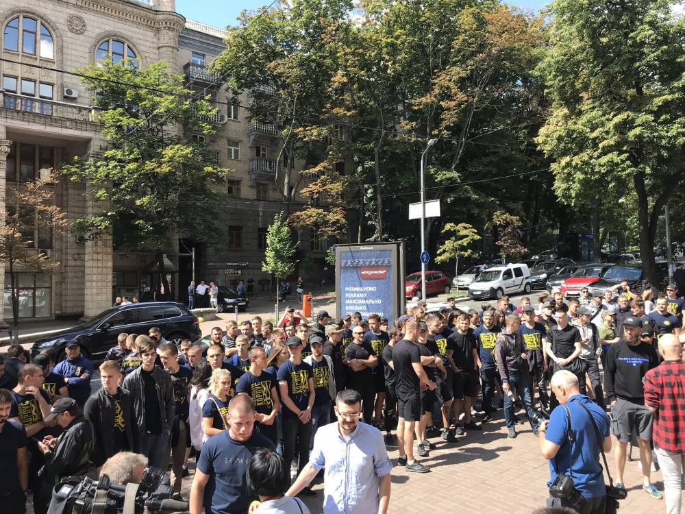 Виктор Медведчук - Киевские радикалы требуют закрыть NewsOne за несостоявшийся телемост с Россией - news-front.info - Россия - Украина - Киев
