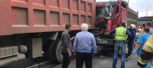 "Водителя зажало в кабине": на тюменской трассе произошло ДТП с двумя грузовиками - фото - news.megatyumen.ru - Ханты-Мансийск - Тюмень