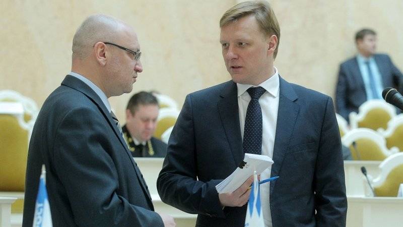 Максим Резник - Резник - Полиция не стала штрафовать депутата Резника за косяки - polit.info - Россия - Петербурга - район Василеостровский
