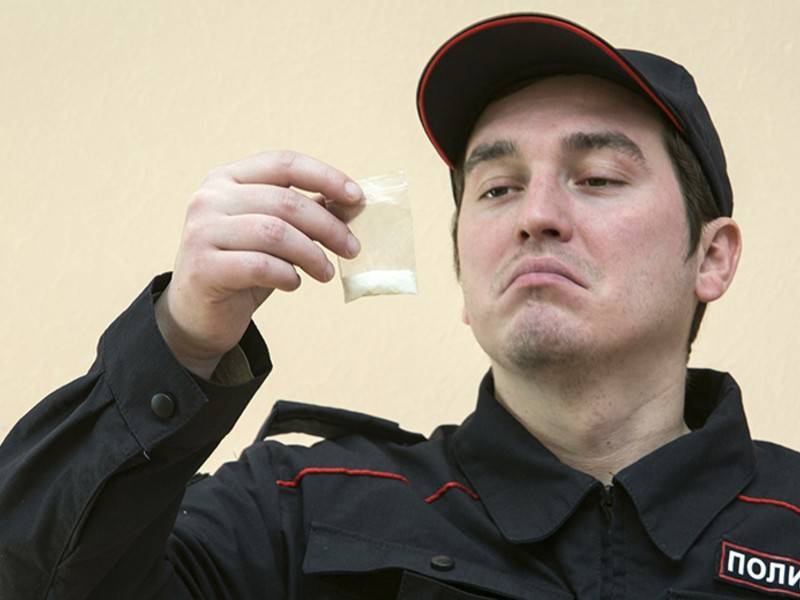 Иван Голунов - Россияне назвали подброс наркотиков обычной практикой полиции - news.ru - Россия - Россияне