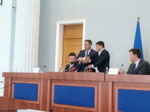 Владимир Зеленский - Прокурор-террорист и вход по спискам: Зеленский устроил очередной разгон в Черкассах - elise.com.ua - Украина - Киев - Черкассы