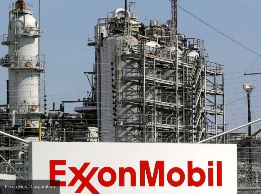 СМИ сообщили о пожаре на техасском нефтяном заводе ExxonMobil - newinform.com - Техас - Даллас