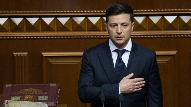 Владимир Зеленский - Зеленский - Зеленский с ужасом отреагировал на подарок журналистов - polit.info - Украина - Черкассы