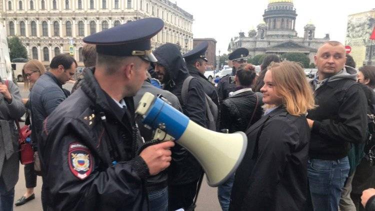 Алексей Дементьев - Эксперты назвали незаконный митинг у избиркома Петербурга несусветной глупостью - polit.info - Петербург