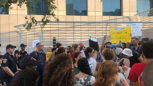 Акция протеста соцработников в Тель-Авиве сопровождалась столкновениями с полицией - lentanovosti.ru - Тель-Авив