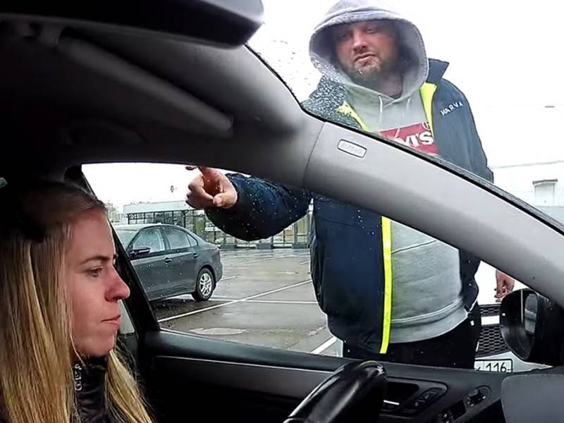 Водитель элитного спорткара из Казани напал на очевидца ДТП - news.ru - Санкт-Петербург - Казань