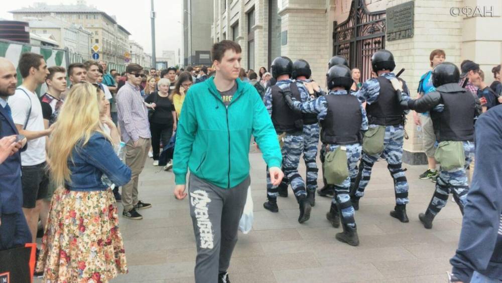 Любовь Соболь - Алексей Навальный - Сергей Собянин - Полиция и РПЛ продолжают переговоры о переносе футбольного матча из-за незаконного митинга - riafan.ru - Москва