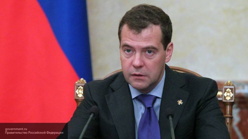Дмитрий Медведев - Медведев поручил проверить версию о намеренных поджогах лесов в Сибири - politexpert.net - Россия